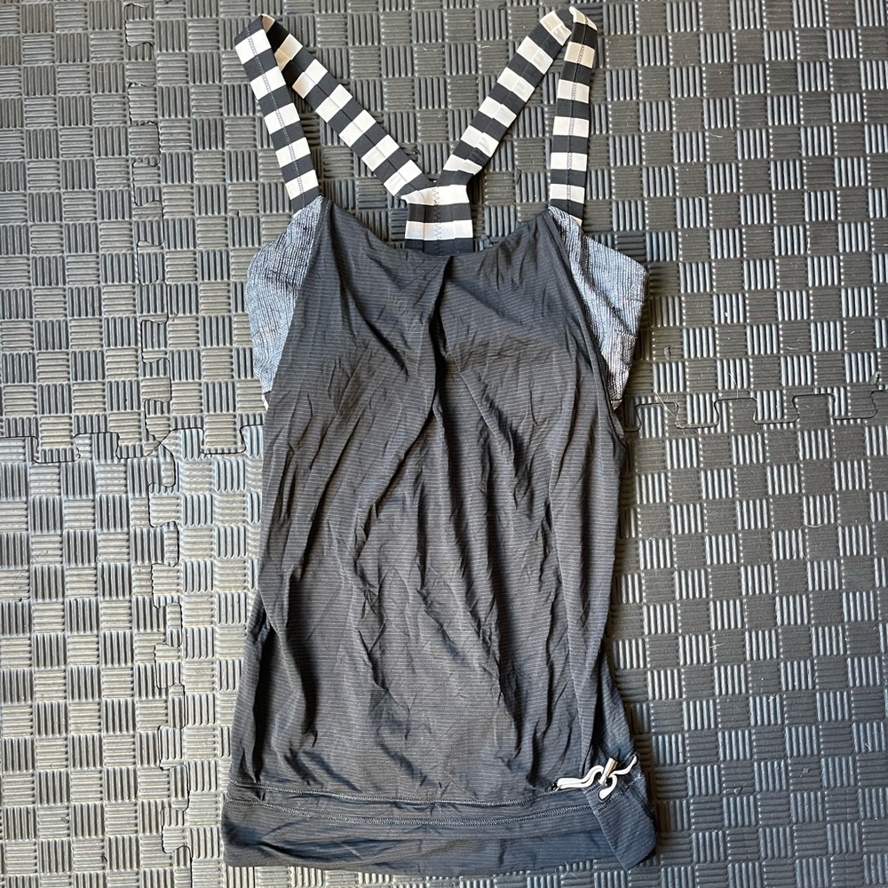 Fun Lululemon top size 4